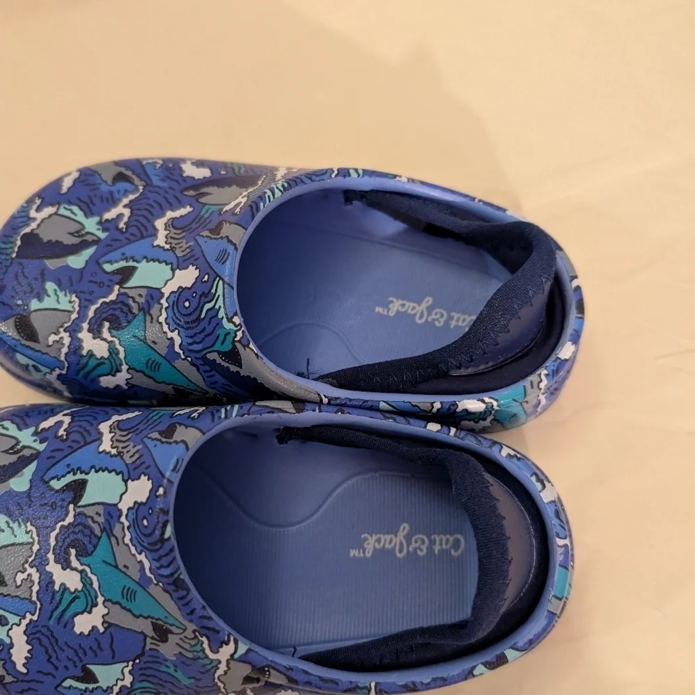 Cat & Jack Shark Design Rowan Slip On Water Shoes/Clogs in Size 7